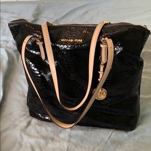 Michael Kors large jet set patent leather tote